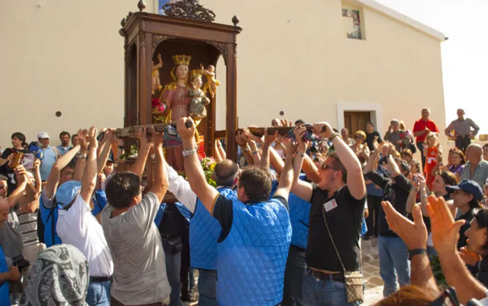 fete-religieuse-procession-madone