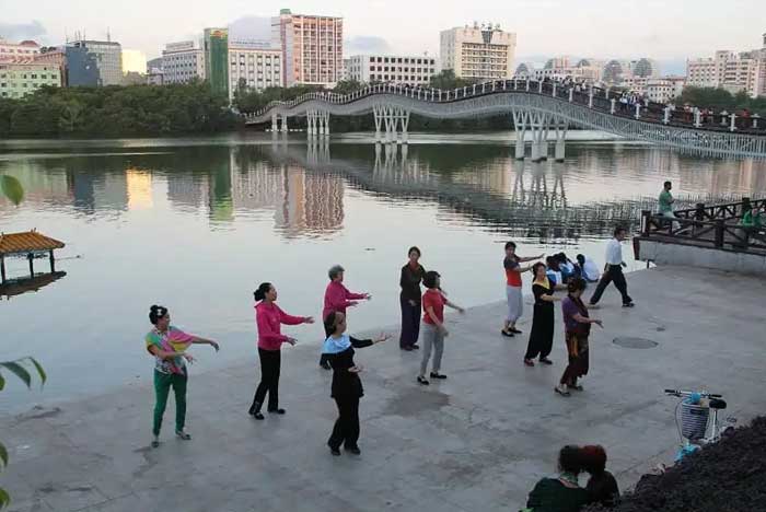 danse-rue-centre-ville-sanya-hainan