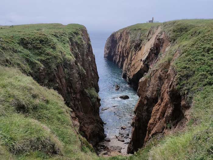 gouffre-phare-aviles