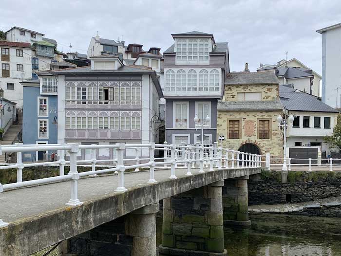 le-pont-des-baisers-luarca