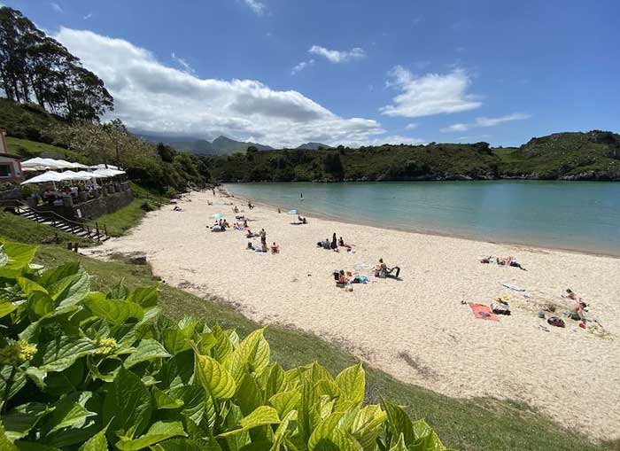 plage-poo-llanes-montagne