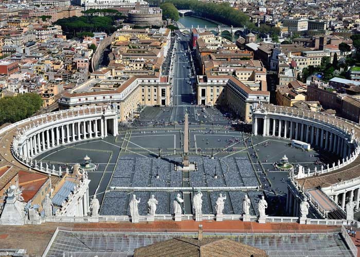 vue-incroyable-depuis-coupole-basilique-saint-pierre-vatican