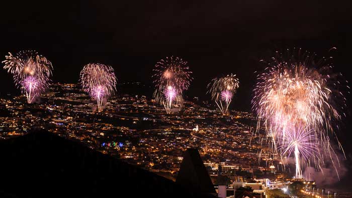 feu-artifice-impressionant-madere-nouvel-an
