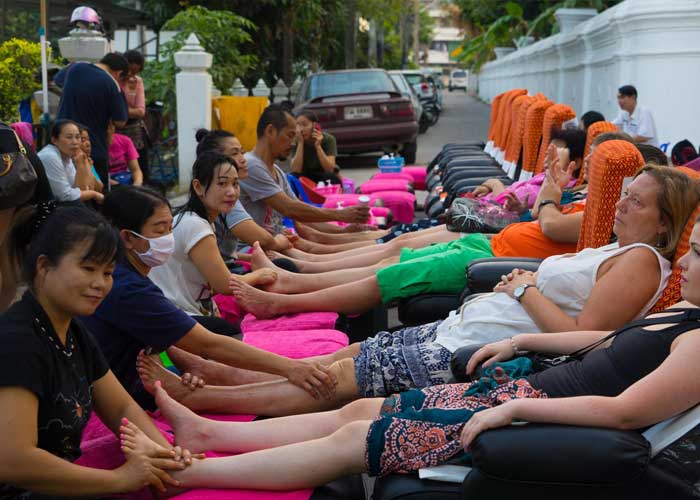 massage-des-pieds-trottoir-thailande