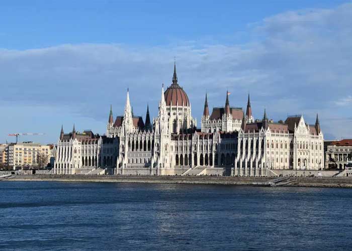 parlement-de-budapest-depuis-danube