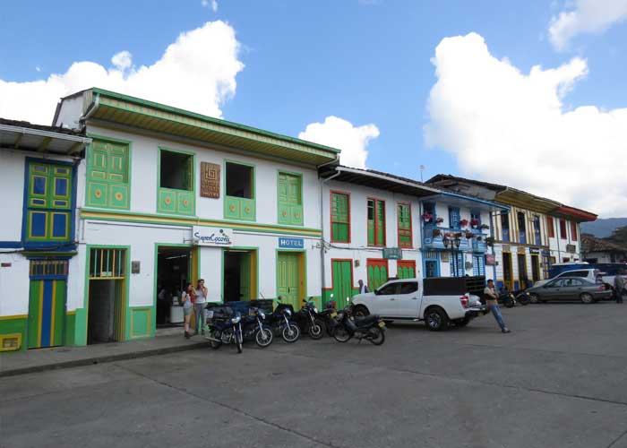 plaza-de-bolivar-salento