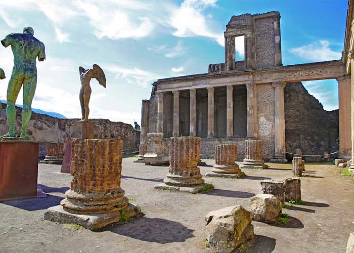 ruines-et-statues-pompei-italie