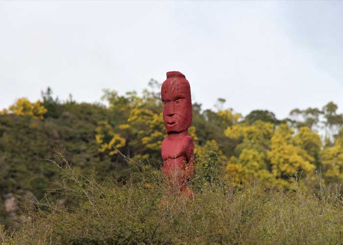 statue-maoris-nature