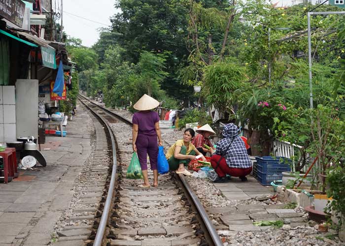 train-vieux-quartier-hanoi