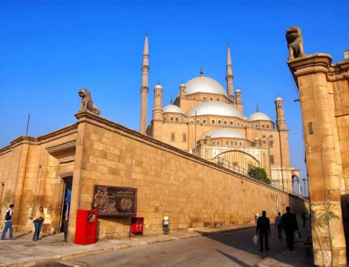Est-il préférable de voyager en Égypte par ses propres moyens ou avec un voyagiste ?