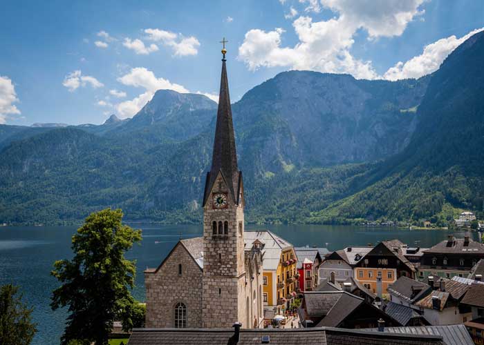 vue-eglise-catholique-hallstatt-maria-am-berg