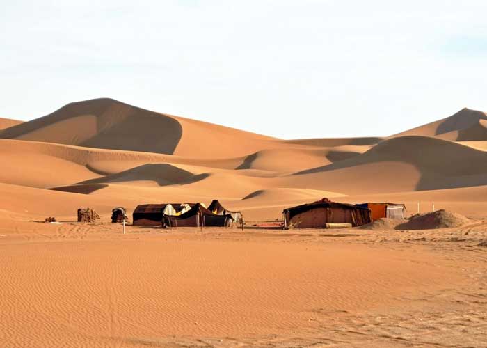 dormir-avec-famille-desert-marocain