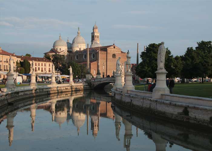 prato-della-valle-padoue-nord-italie