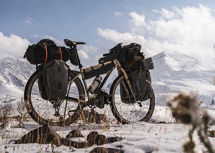 velo-dans-les-montagnes-du-kirghizistan