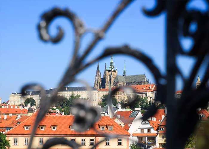 vue-chateau-prague-depuis-pont-charles