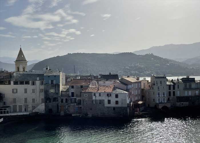 petit-village-charmant-corse