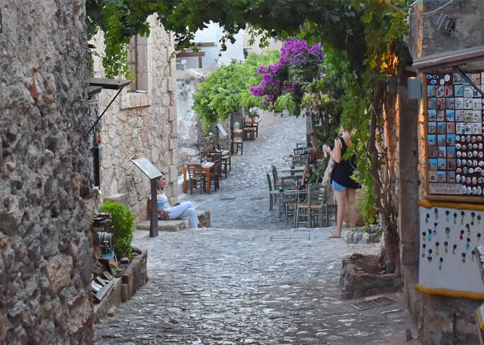 se-balader-rue-monemvasia
