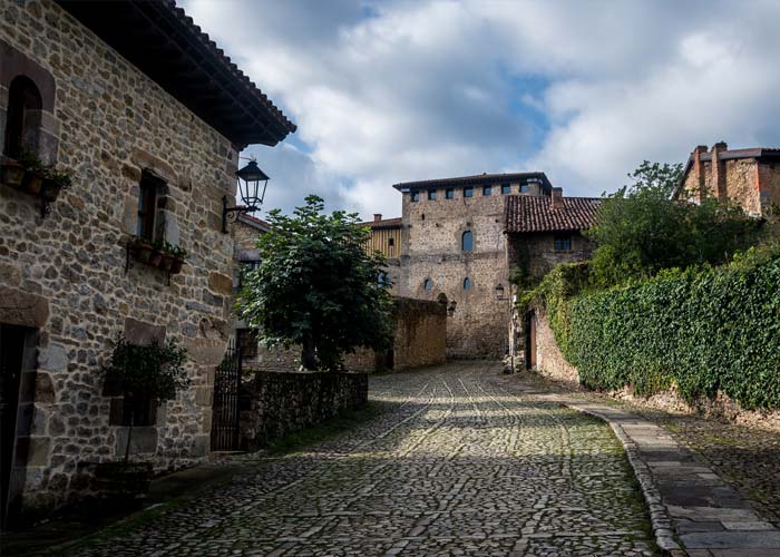 charmant-village-santillana-del-mar-nord-espagne
