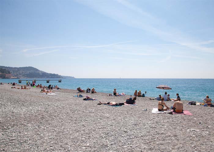 plage-de-nice-en-famille