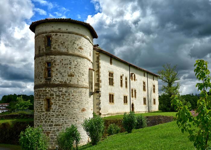 chateau-barons-espelette
