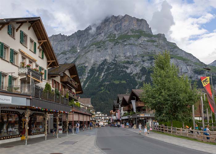 grindelwald-village-alpes-bernoises