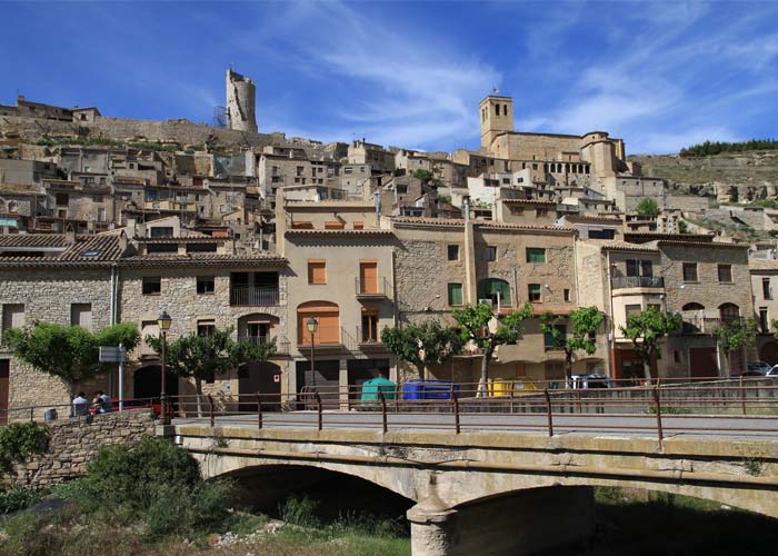 village-guimera-depuis-riviere-corb