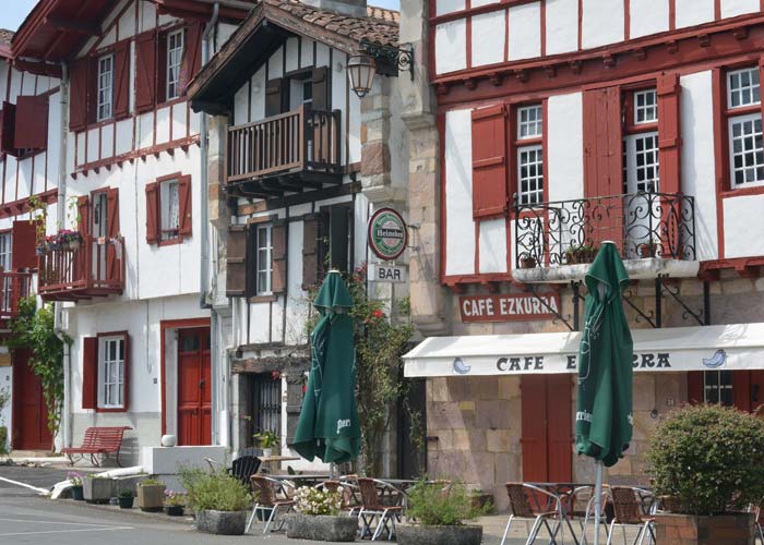 visite-petit-village-ainhoa
