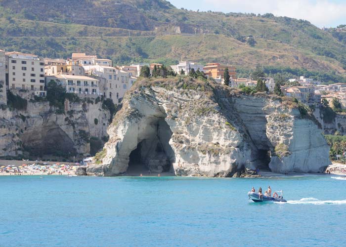 vue-grotta-del-palombrano-tropea