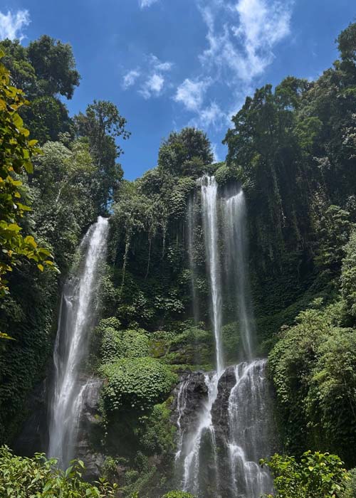 cascade-sekumpul-impressionnante-munduk