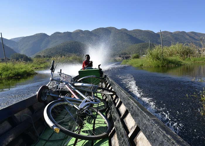 bateau-randonnee-velo-lac-inle