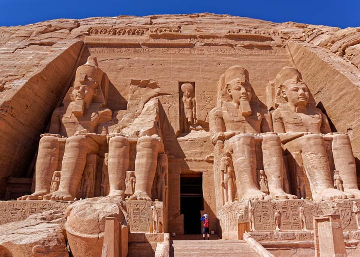 temple-abou-simbel-entree