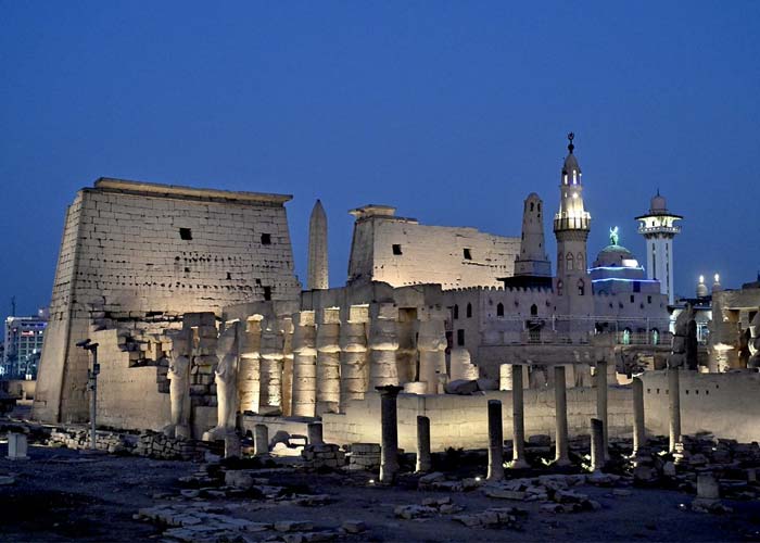 temple-louxor-de-nuit