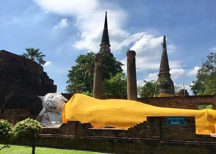 wat-yai-chai-mongkol