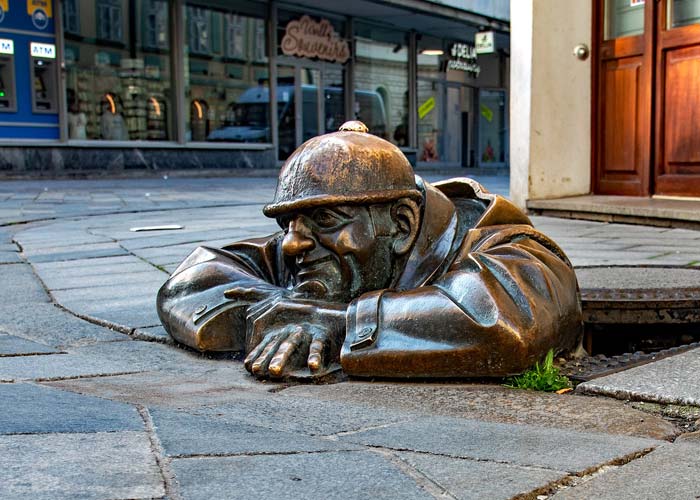 statue-cumil-bratislava