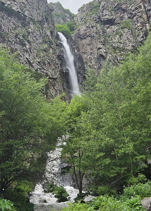 cascade-gveleti-stepandsminda-kazbegi