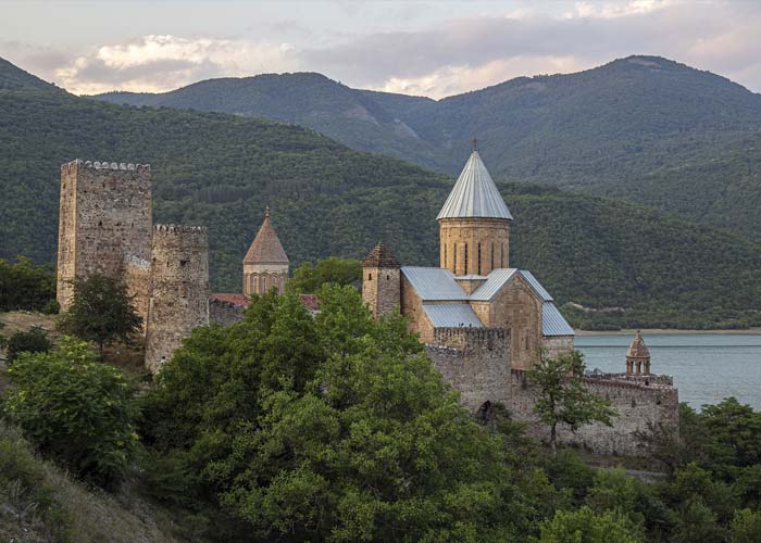 chateau-forteresse-ananuri-kazbegi