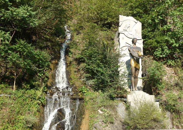 monument-promethee-borjomi