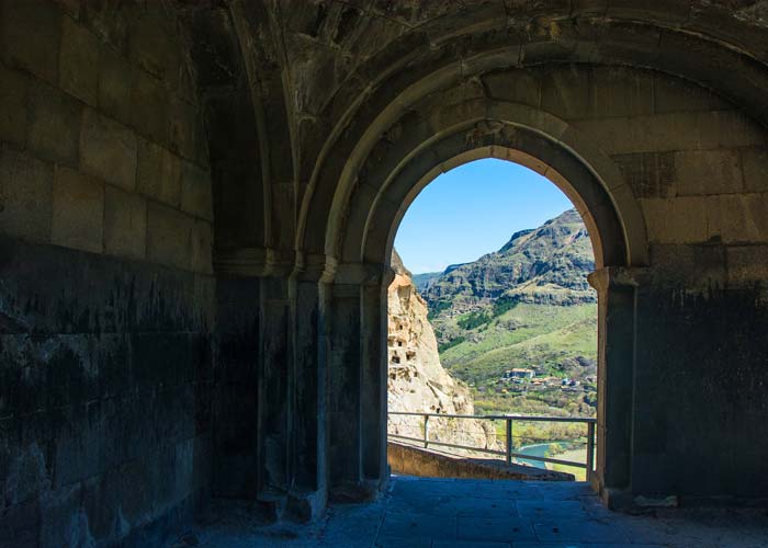 clocher-vardzia-grotte