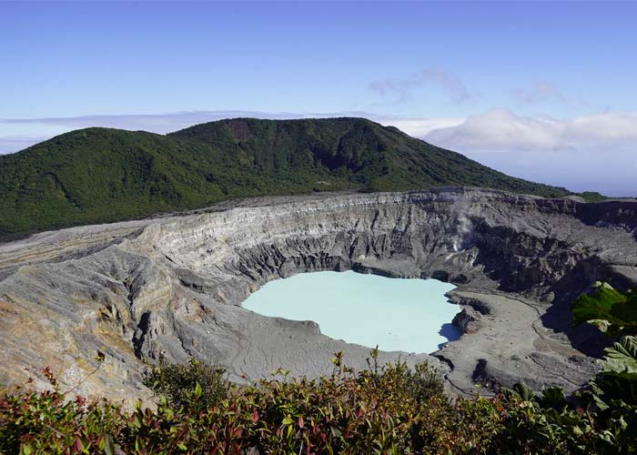 cratere-du-volcan-poas